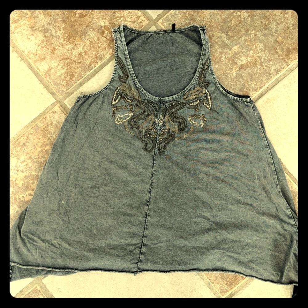Gray top
